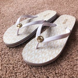 MICHAEL KORS Printed Flip Flop (Size 7)